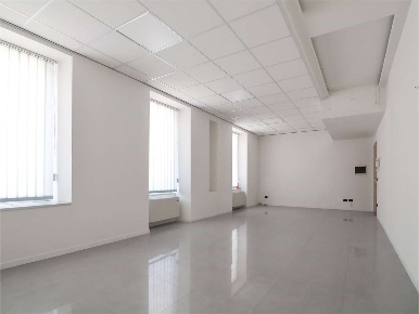 Foto Ufficio in Via San Lucio, Clusone Centro di 54 m² con 1 locali