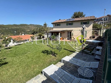 Foto Villa unifamiliare in Corso Bernardo Leone 57, Seborga di 154 m²