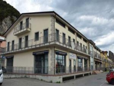 Foto Locale commerciale a Montignoso Zona Collinare Palatina di 764 m²