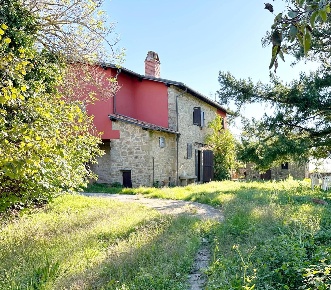 Foto Rustico a Uzzano di 200 m² con 8 locali in vendita