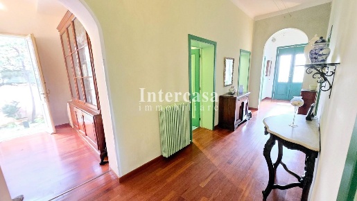 Foto Villa bifamiliare a Pisa Porta a Lucca di 180 m² con 6 locali
