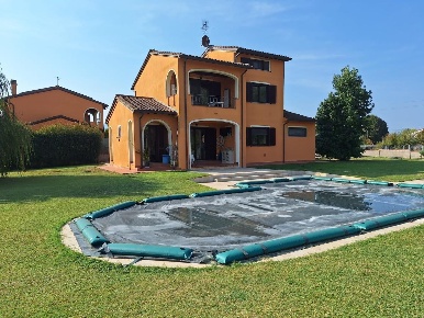 Foto Villa unifamiliare a Capannori Lammari - Lunata di 200 m² in vendita