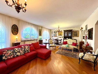 Foto Villa unifamiliare a Massa Marina di Massa Centro di 344 m² in vendita