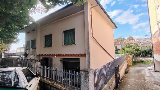 Foto Casa indipendente a Santa Maria a Monte Montecalvoli di 140 m²