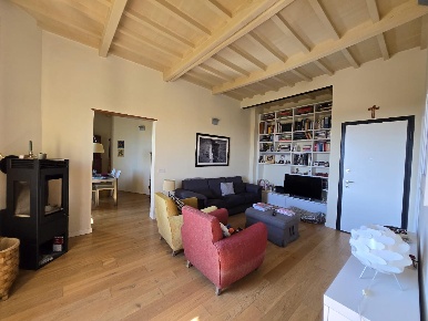 Foto Appartamento a Siena Cappuccini di 107 m² con 6 locali in vendita