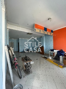 Foto Locale commerciale a Altopascio Altopascio Centro di 110 m² in vendita