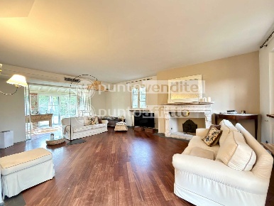 Foto Villa unifamiliare a Lucca Monte San Quirico - Tre Cancelli di 250 m²