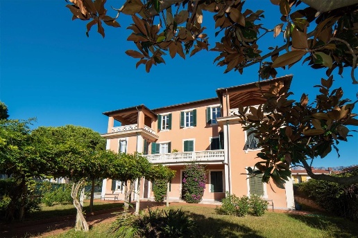 casa indipendente in vendita a Massa in zona Marina di Massa