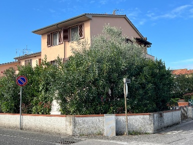 Foto Appartamento a Calcinaia Fornacette di 90 m² con 4 locali in vendita
