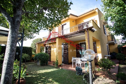 Foto Villa bifamiliare a San Giuliano Terme San Giuliano Terme Paese