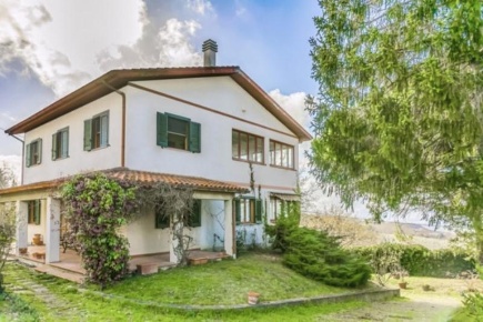 Foto Villa unifamiliare a Montaione San Vivaldo di 300 m² con 7 locali