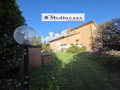 Foto Villa unifamiliare in Via Arcioni, Velletri di 170 m² con 4 locali