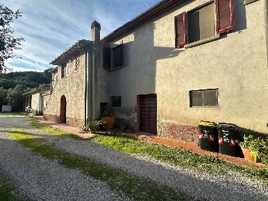 Foto Rustico a Campiglia Marittima di 335 m² con 15 locali in vendita