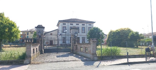 Foto Casa indipendente a Suzzara Centro di 300 m² con 12 locali in vendita