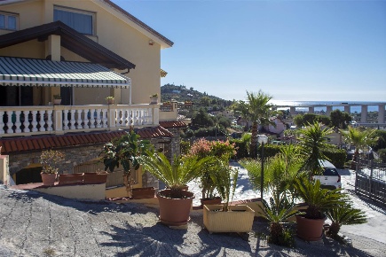 Foto Appartamento a Imperia Piani, Torrazza di 200 m² con 9 locali