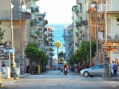 Foto Negozio in via dei pricipati, Salerno Carmine di 140 m² con 2 locali