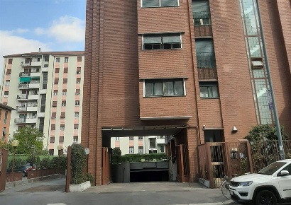 Foto Garage in Via Ronchi 2, Milano Udine di 13 m² con 1 locali in affitto