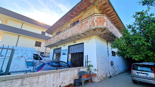 Foto Appartamento in VIA PADULE ANGOLO VIA SIRACUSA, Mondragone di 340 m²