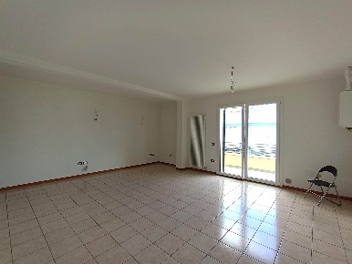 Foto Appartamento in via Ambrosoli, Rimini Miramare - Rivazzurra di 90 m²