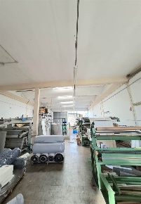 Foto Magazzino in viale 27 aprile snc, Prato Iolo di 465 m² con 7 locali