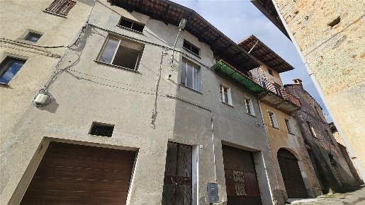 Foto Case semi ndipendenti a Brusnengo di 198 m² con 4 locali in vendita