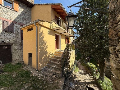 Foto Case semi ndipendenti a Chiavenna di 73 m² con 3 locali in affitto