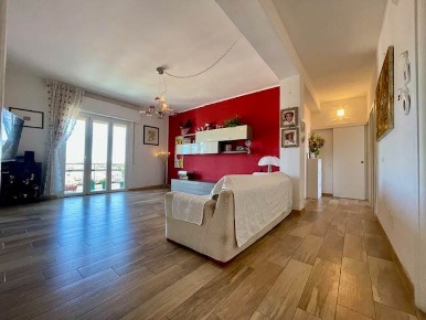 Foto Appartamento a Follonica Centro di 110 m² con 4 locali in vendita