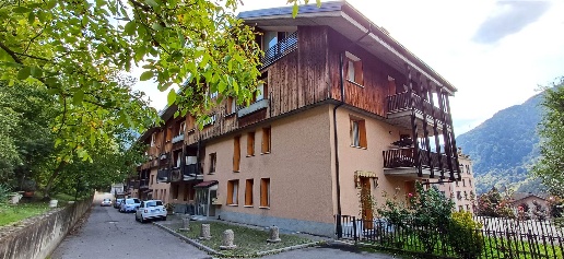 Foto Appartamento in VIA PORRO, Edolo Centro di 125 m² con 7 locali