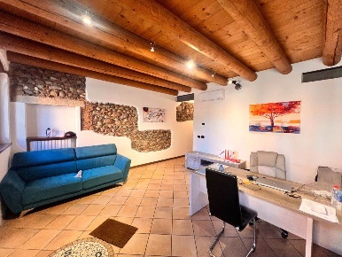 Foto Ufficio in VIA ROMA, Villafranca di Verona di 66 m² con 3 locali