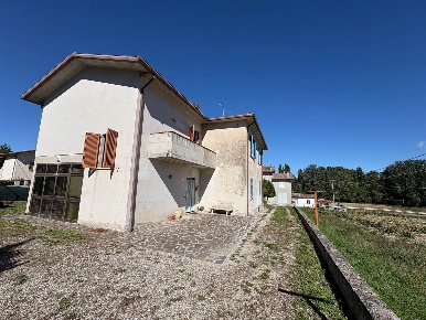 Foto Casa indipendente a Città di Castello di 280 m² con 10 locali