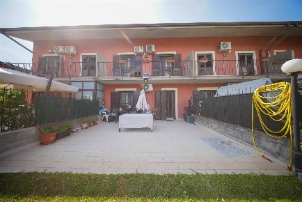 Foto Villa a schiera in VIA GIOSUE' CARDUCCI  26, Sant'Agata li Battiati