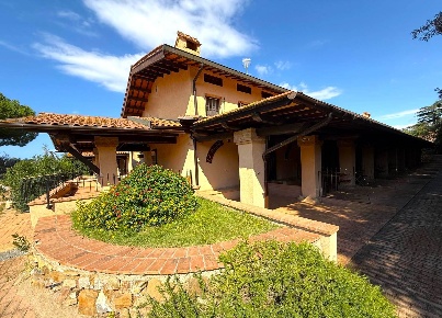 Foto Casa indipendente a Castagneto Carducci di 130 m² con 7 locali