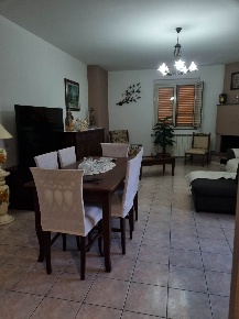 Foto Appartamento a Aci Sant'Antonio Centro di 230 m² con 5 locali