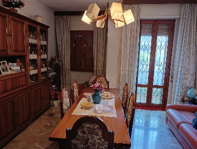 Foto Casa indipendente a Prato Maliseti di 290 m² con 10 locali in vendita