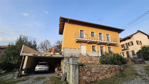 Foto Villa unifamiliare a Cossato Centro di 250 m² con 5 locali in vendita