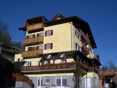 Foto Hotel in via Stella 14 vezza d'oglio, Vezza d'Oglio di 1300 m²