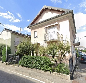 Foto Casa indipendente in VIA AVOGADRO, Seregno San Carlo di 200 m²