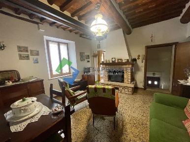 Foto Appartamento in Via Tocchi, Monticiano di 350 m² con 8 locali