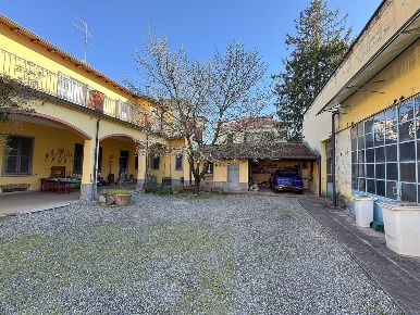 Foto Casa indipendente in lecco, Monza Via Lecco - Via Bergamo di 342 m²