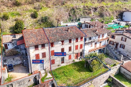 Foto Case semi ndipendenti in via monsignor tavernini, Gargnano Navazzo
