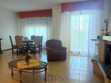 Foto Villa a schiera a Rapolano Terme di 225 m² con 8 locali in vendita