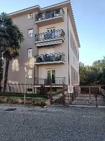 Foto Ufficio a Como Camerlata - Rebbio di 77 m² con 4 locali in vendita