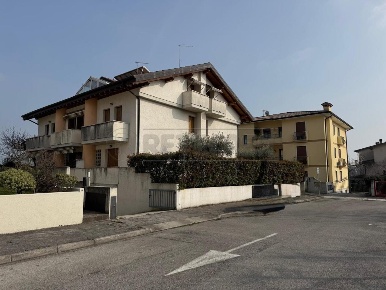 Foto Appartamento a Romano d'Ezzelino Centro di 240 m² con 6 locali