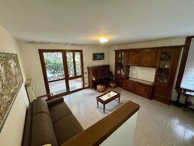 Foto Appartamento a Romano d'Ezzelino Centro di 240 m² con 6 locali