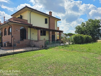 Foto Villa bifamiliare in Via Panicarola 17, Castiglione del Lago di 160 m²