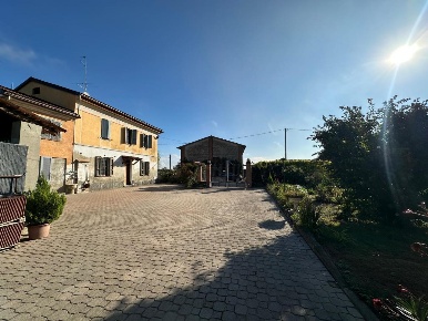 Foto Casa indipendente a Castelvetro Piacentino di 180 m² con 4 locali