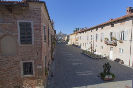 Foto Appartamento in Via Vittorio Emanuele II 120, Cherasco Centro di 75 m²