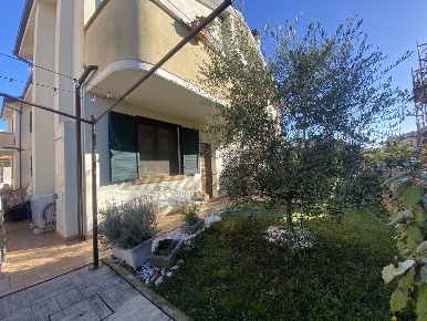 Foto Appartamento in Via Rino Pachetti, Rosignano Marittimo di 80 m²
