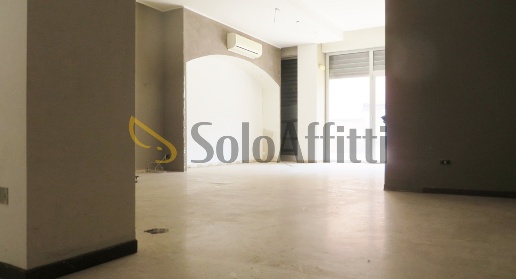 Foto Locale commerciale in Via Lodovico Ariosto, Parabiago San Lorenzo