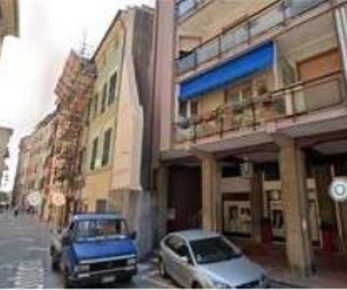 Foto Appartamento in Via Untoria 14, Savona Centro Storico di 72 m² in aste
